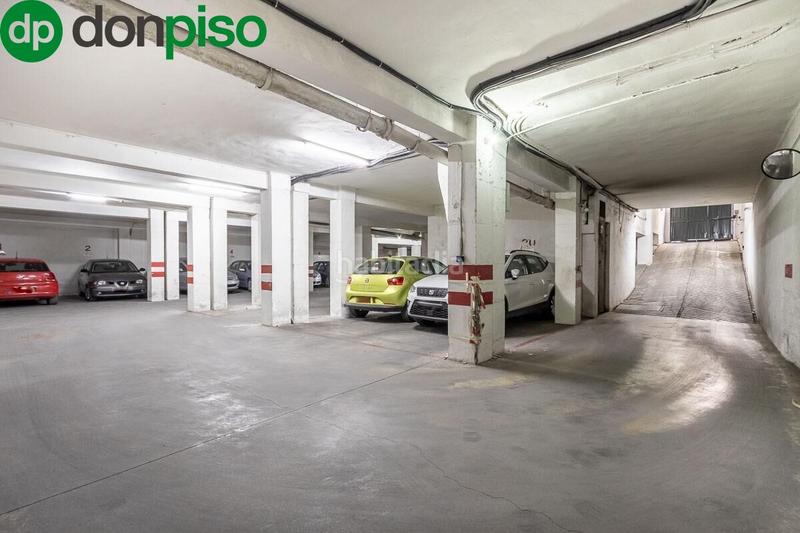 Foto 795875be-d65a-46ed-be62-99cd99b056f1. Parking voiture dans Camino de Ronda Granada