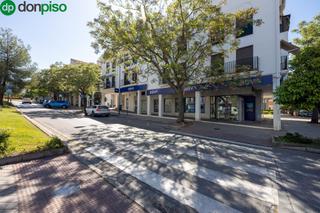 Locale commerciale in Calle CERRO DE LOS MACHOS