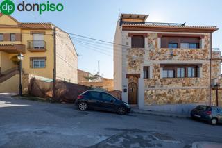 Terreny residencial a Viñas 17. Solar orientado a dos calles en muy buena zona