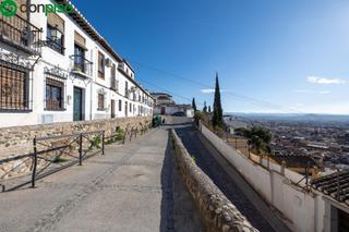 Semi detached house  Carril de la lona. Se ofrece a la venta una extraordinaria casa en uno de los sitio