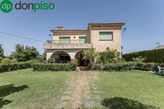 Casa  Avenida emilio muñoz. Casa señorial con terreno en dílar