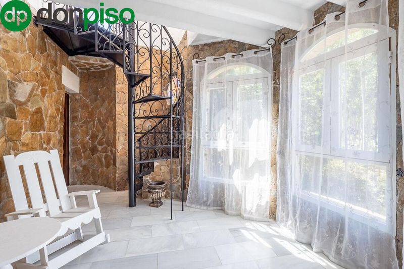 Foto da804d44-37cc-40b6-9fdd-d3617902e657. Casa amb calefacció aparcament a Purullena