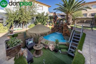 Xalet  Calle almendros. Chalet en iznalloz