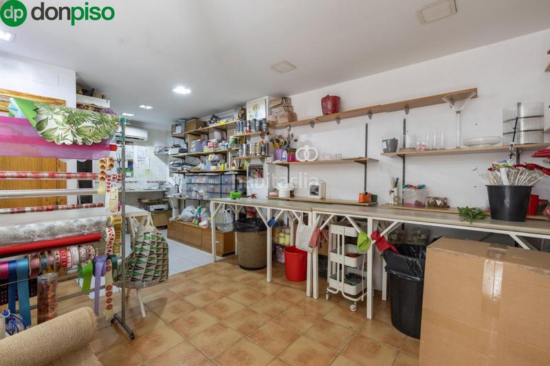 Foto 0b511171-3054-4848-96fa-9af36501a81f. Piso en calle arzobispo guerrero 14 piso hecho local haciendo esquina en la calle comercial del barrio de la chana en Granada