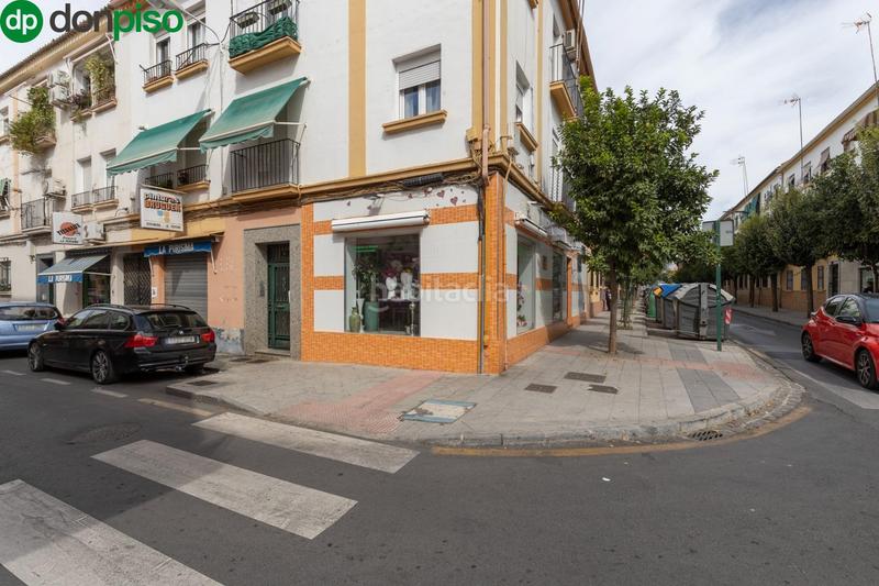Foto 25d21647-f168-491a-9010-129e7a6cb484. Piso en calle arzobispo guerrero 14 piso hecho local haciendo esquina en la calle comercial del barrio de la chana en Granada