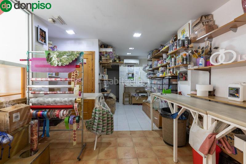 Foto dd684a93-fdde-41a0-ab33-5a54d5ef6d8a. Piso en calle arzobispo guerrero 14 piso hecho local haciendo esquina en la calle comercial del barrio de la chana en Granada