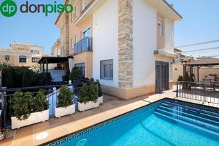 Maison  Calle pedrarias. Espectacular casa junto al c.c. serrallo