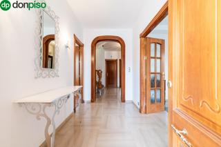 Casa aparellada a Calle mariana pineda 23. Espectacular casa en santa fe