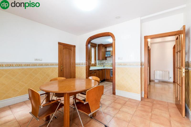 Foto 51b58f90-2def-402f-815b-4b519b5a4f00. Casa pareada en calle mariana pineda 23 espectacular casa en Santa Fe