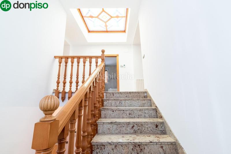 Foto 52ec379f-b7fb-4827-99f0-4814e9a64fe8. Casa pareada en calle mariana pineda 23 espectacular casa en Santa Fe