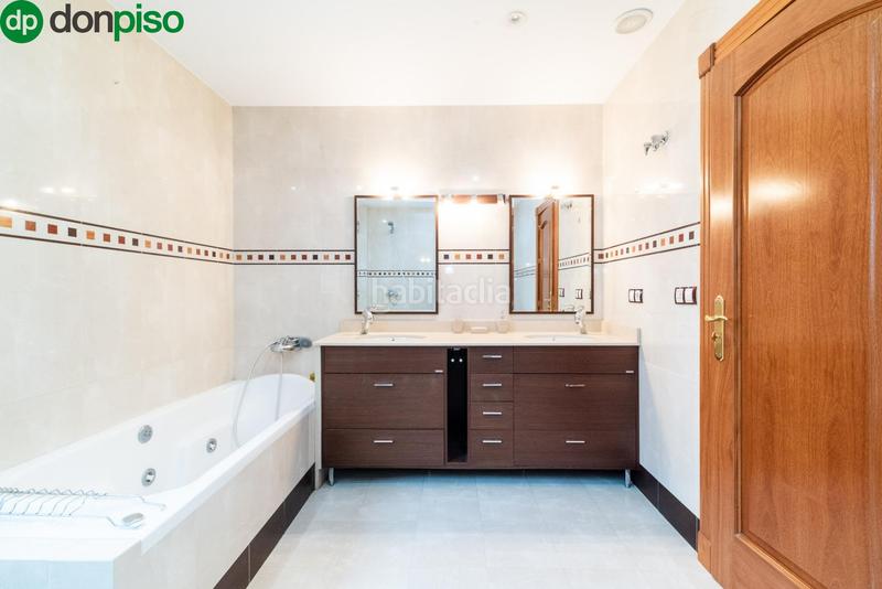 Foto 5d6b57e9-eb9c-4e5b-a74e-77f72605e3e3. Casa pareada en calle mariana pineda 23 espectacular casa en Santa Fe