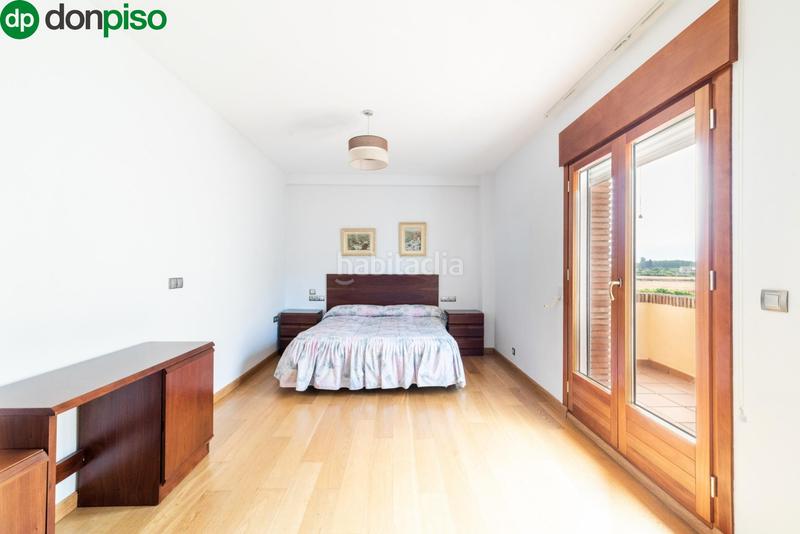 Foto 80754a0d-aa60-49d0-804e-d00c171e36bc. Casa pareada en calle mariana pineda 23 espectacular casa en Santa Fe