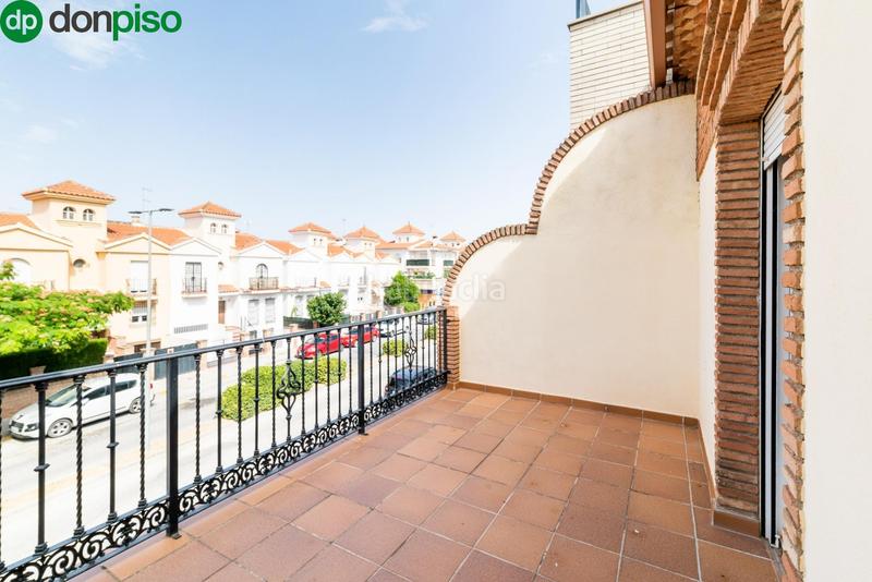 Foto bb2ee26f-91d9-4bba-ac55-15fc26028a9b. Casa pareada en calle mariana pineda 23 espectacular casa en Santa Fe