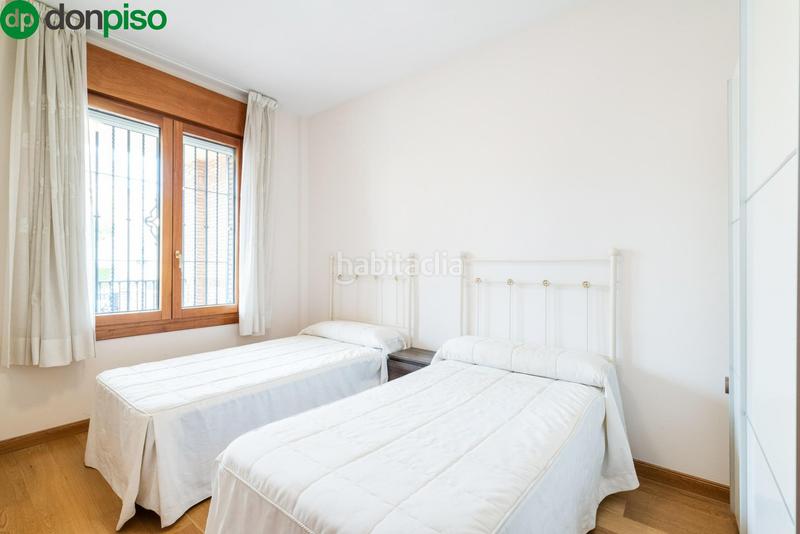Foto f06f1f8b-5488-4124-ad47-1dc692a554b6. Casa pareada en calle mariana pineda 23 espectacular casa en Santa Fe