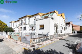 Maison jumelée  Calle los rosales. Adosada en pinos puente