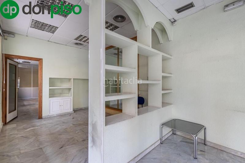 Foto 9b6c7fbe-97a3-4376-9b56-0294627ab7ae. Locale commerciale in Plaza de Toros Granada