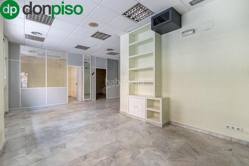 Foto e11f3d9c-dfb6-480f-b7b0-5a0abf3f70c8. Locale commerciale in Plaza de Toros Granada