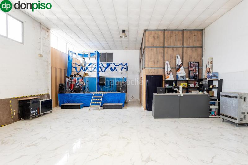 Foto def9df4c-f36a-4ab8-b9e4-db7db45db7dd. Fabrikhalle mit heizung in Atarfe