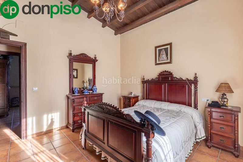 Foto ea50859b-efaa-4a84-8902-e94ce163f2d6. Xalet amb calefacció aparcament a La Zubia Ciudad Zubia (La)