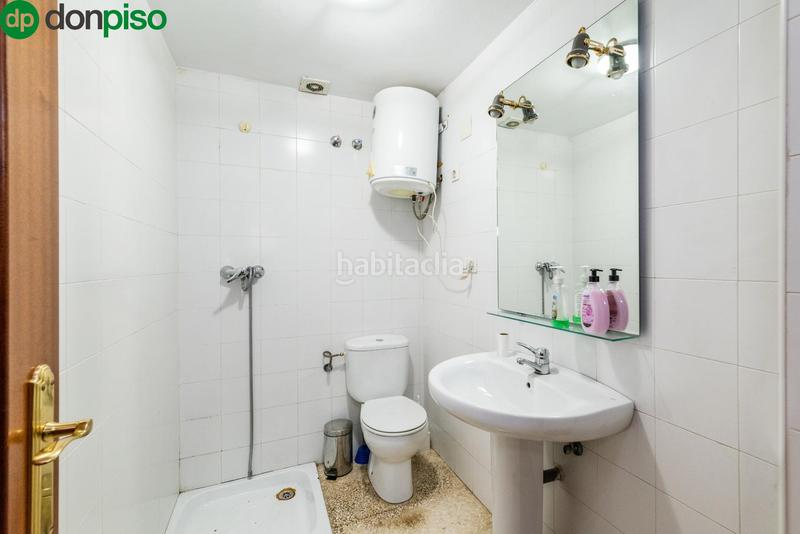 Foto 50ce3f84-fdd1-4645-9dca-3db41a9e332a. Business premise in calle pdta francisco javier cob 18 in Granada