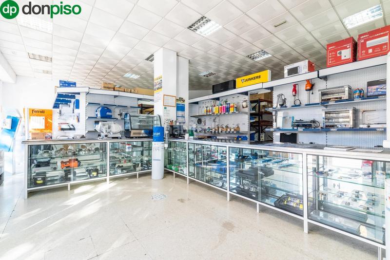 Foto b4983277-4356-4e56-b577-57a920326b6a. Business premise in calle pdta francisco javier cob 18 in Granada