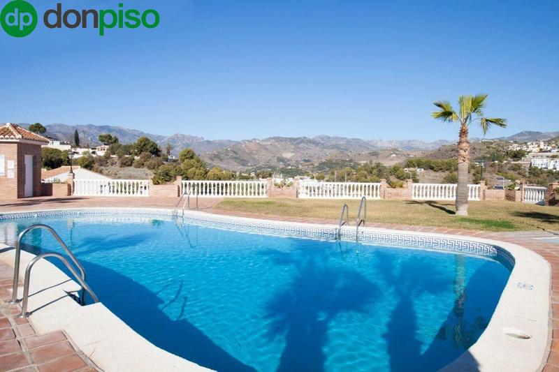 Foto 18a8ad6e-e5ea-48b1-8fdc-6bc1e1102eff. Dúplex preciosa casa en velilla con vistas despejadas en Almuñécar