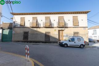 Casa  Calle nemesio terriente. Vivienda a reformar en el centro de fuente vaqueros
