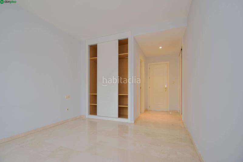 Foto 3f4e4f42-94fb-4365-853c-494bde043fc8. Penthouse with heating parking in Camino de los Neveros - Serrallo Granada