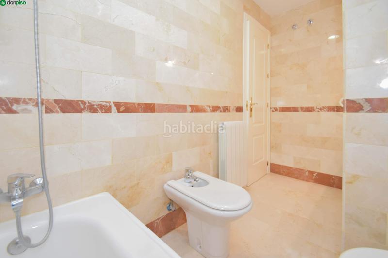 Foto a9ee14f1-5b83-41c8-914b-466ce6ebedab. Penthouse with heating parking in Camino de los Neveros - Serrallo Granada
