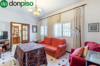 Casa  Calle granada. Chalet en una sola planta con parcela en el barrio de monachil