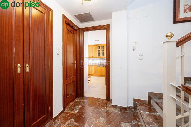 Foto 06cc8cfb-2976-4269-b5d6-e5f72d15ad09. Casa adosada espectacular casa ubicada en el exclusivo barrio de albayda, diseñada con una distribución funcional en Granada