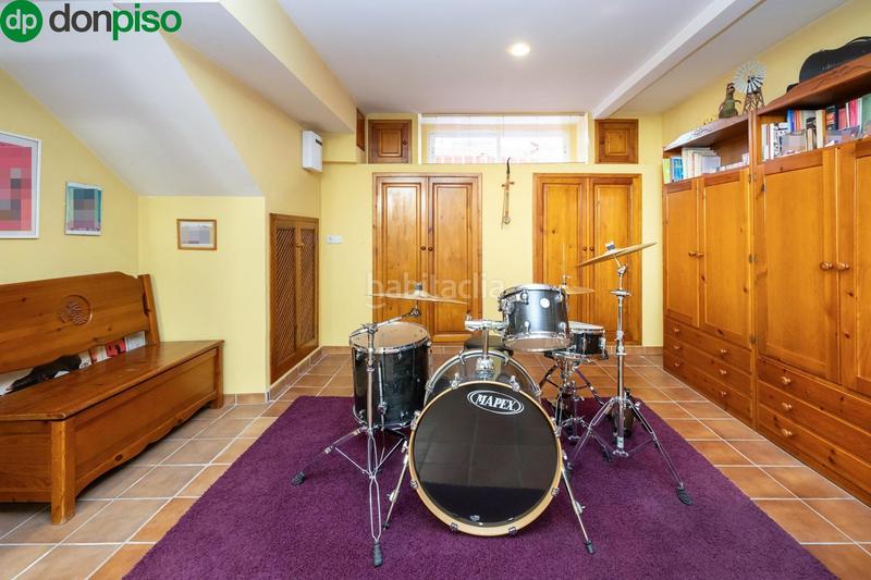 Foto 089ea6c8-1c12-43dd-8715-008c0d86fd0d. Casa adosada espectacular casa ubicada en el exclusivo barrio de albayda, diseñada con una distribución funcional en Granada