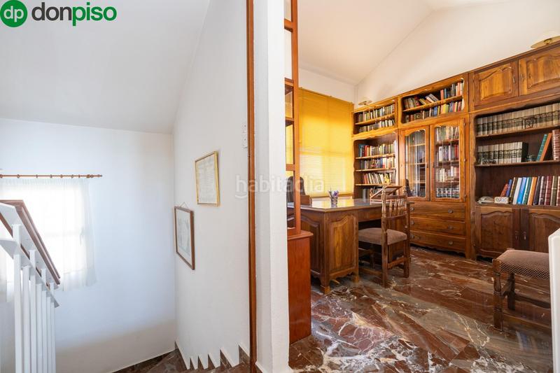 Foto 3bd9a4bc-fe1c-44e6-9d4b-2ecbb80a8f4b. Casa adosada espectacular casa ubicada en el exclusivo barrio de albayda, diseñada con una distribución funcional en Granada