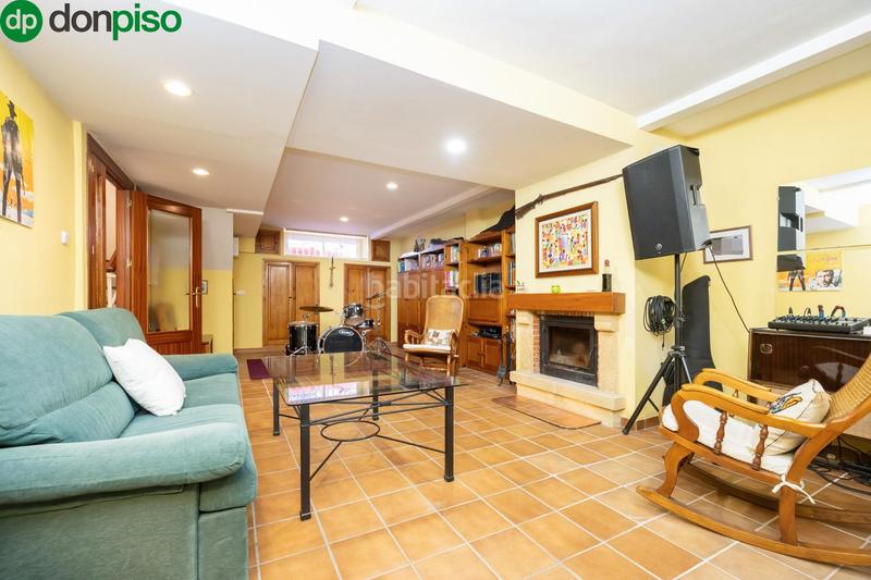 Foto 422fb382-32b7-411e-b836-2627237b1d46. Casa adosada espectacular casa ubicada en el exclusivo barrio de albayda, diseñada con una distribución funcional en Granada