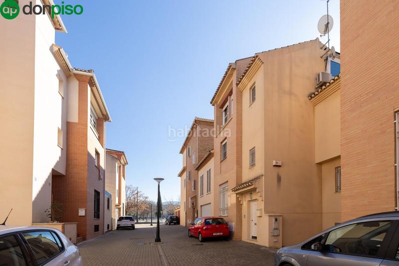 Foto 4d58f6f8-37b3-43b5-ac83-cdbf20626e06. Casa adosada espectacular casa ubicada en el exclusivo barrio de albayda, diseñada con una distribución funcional en Granada