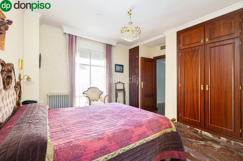 Foto 6863913c-59d3-4bf8-bb47-df78d81a39e4. Casa adosada espectacular casa ubicada en el exclusivo barrio de albayda, diseñada con una distribución funcional en Granada