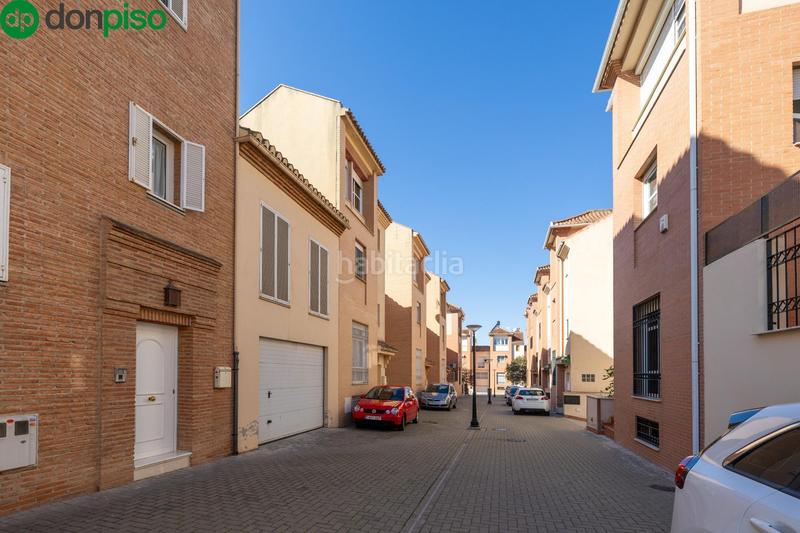 Foto 74c59732-32b4-431b-8ffd-67adb04f35d6. Casa adosada espectacular casa ubicada en el exclusivo barrio de albayda, diseñada con una distribución funcional en Granada
