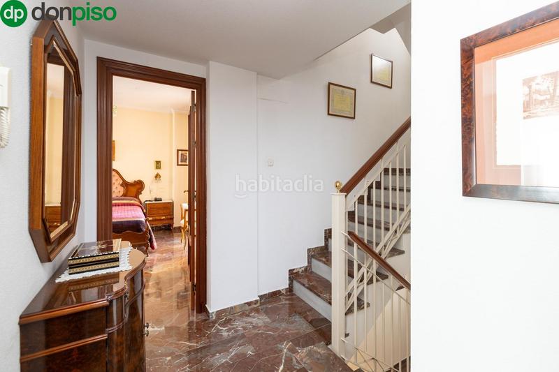 Foto 7731ce0e-fb70-4b70-bc39-195cca1c637f. Casa adosada espectacular casa ubicada en el exclusivo barrio de albayda, diseñada con una distribución funcional en Granada