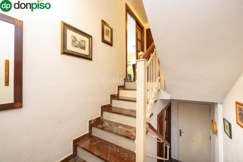 Foto 81b226e2-8543-4716-8914-02352f0bab6f. Casa adosada espectacular casa ubicada en el exclusivo barrio de albayda, diseñada con una distribución funcional en Granada