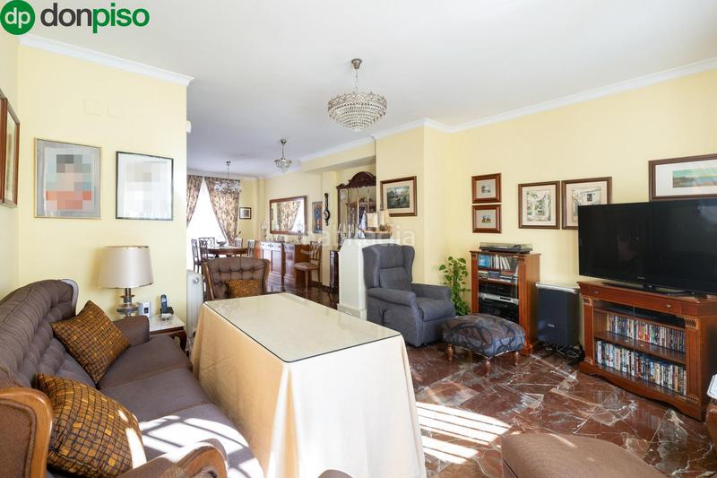 Foto b7240394-9b01-4627-9747-2159c0ded1db. Casa adosada espectacular casa ubicada en el exclusivo barrio de albayda, diseñada con una distribución funcional en Granada