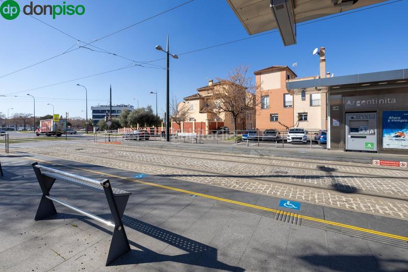 Foto b90533d0-a3c2-415c-9456-9084ebe70f01. Casa adosada espectacular casa ubicada en el exclusivo barrio de albayda, diseñada con una distribución funcional en Granada