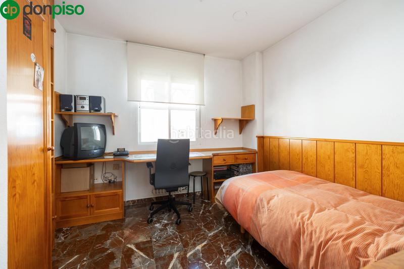 Foto bbcb050d-d835-4aeb-8d70-29439d2a0e1d. Casa adosada espectacular casa ubicada en el exclusivo barrio de albayda, diseñada con una distribución funcional en Granada
