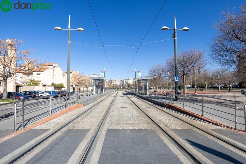 Foto e34f0e7c-96be-44f4-855b-804d20014610. Casa adosada espectacular casa ubicada en el exclusivo barrio de albayda, diseñada con una distribución funcional en Granada