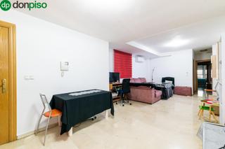 Pis a Marques 26. Oportunidad única! piso en venta con patio y garaje