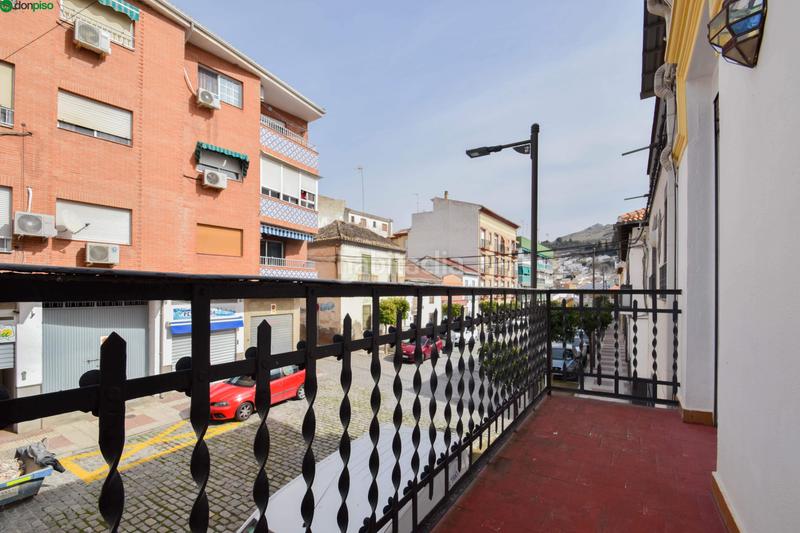 Foto 346422e8-f6a6-498c-8ed0-9e7995753b63. Casa pareada gran casa para invertir o entrar a vivir, solo 70.000 en Pinos Puente