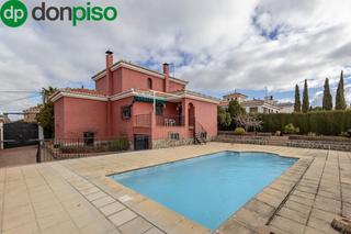 Chalet en Calle oporto 40. Chalet en viñas del rey, otura