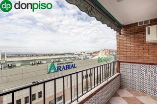 Piso en Calle arabial 94. Estupendo piso en calle arabial, junto hipercor.