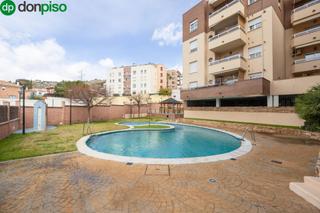 Piso en Calle de doñana 5. Estupendo piso con garaje y piscina en nuevo acceso alhambra
