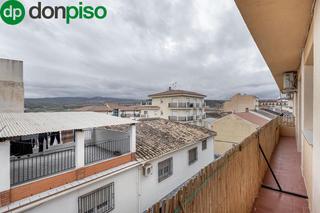 Pis a Calle cruz blanca 2. Piso de 4 dormitorios  reformado en el padul