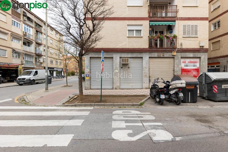 Foto 26a4034b-0990-4ed4-a651-626acffb3992. Local comercial a calle calle del profesor manuel garzón pareja a Granada